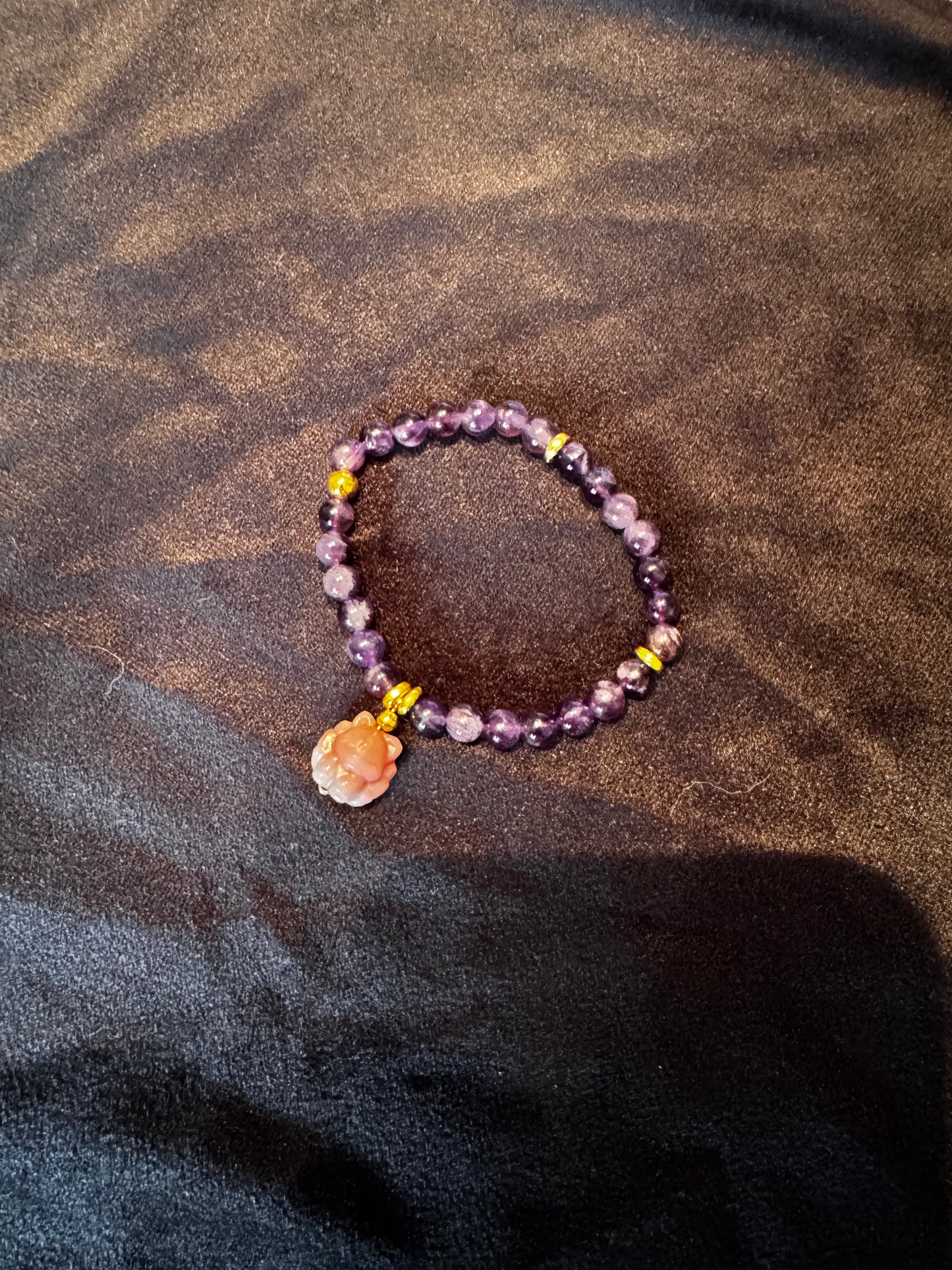 Bracelet de 15 cm en améthyste avec breloque kitsune calcite rose