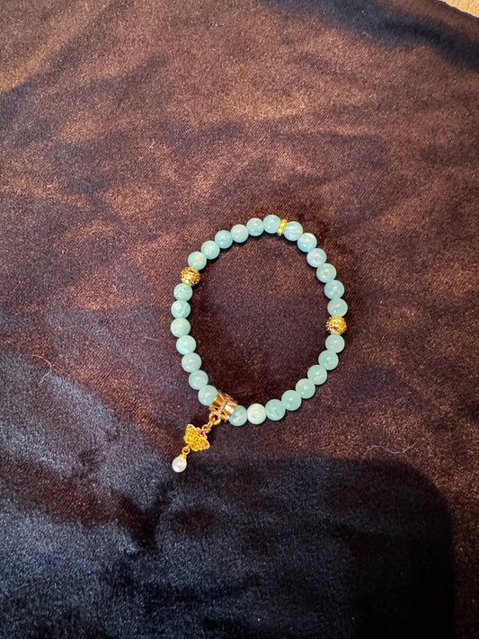 Bracelet 16 cm en Amazonite de 6 mm et papillon